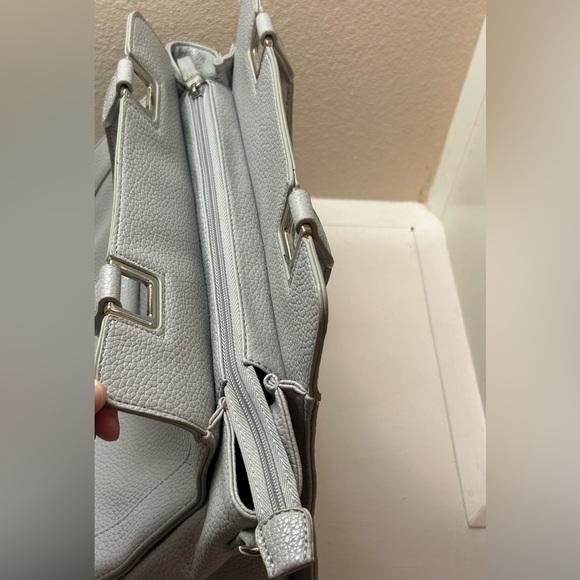 Nine West Purse with Detachable adjustable Shoulder Strap - Picture 7 of 13